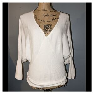 Derek Heart v-neck batwing knit top size medium